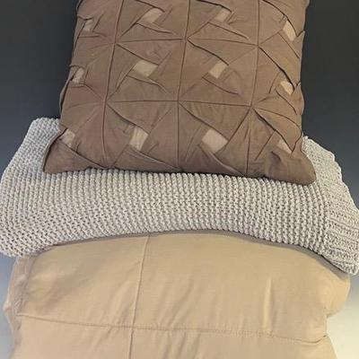 Neutral Tone Bed Linens (3)