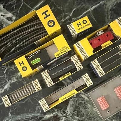 Louis Marx Train Cars and Accessories (9)