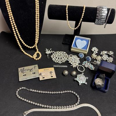 Elgin with Brooches & More
