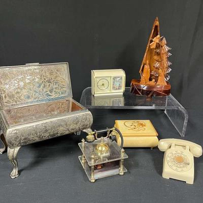 6 Vintage Music Boxes