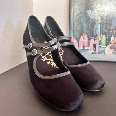 Pirates of Penzance w/ New Symphony Orchestra Records, Mary Jane Style Shoes, Black Dangle Purse 
