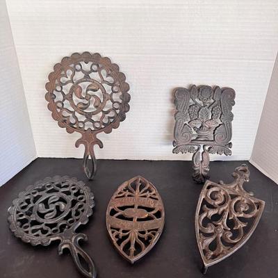 Wiltons Cast Iron & Metal Trivets, 1 Sad Iron Stand 