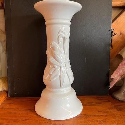 White Plant Figure Pillar Parrot Birds Leaves Motif Stand Ceramic