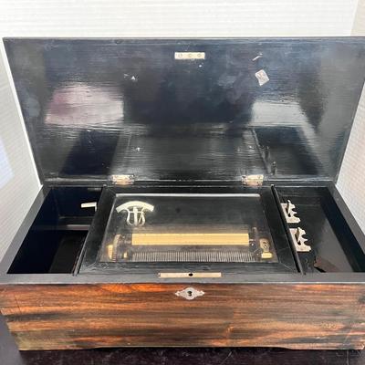Swiss Music Wood Box 6 Bells Working 