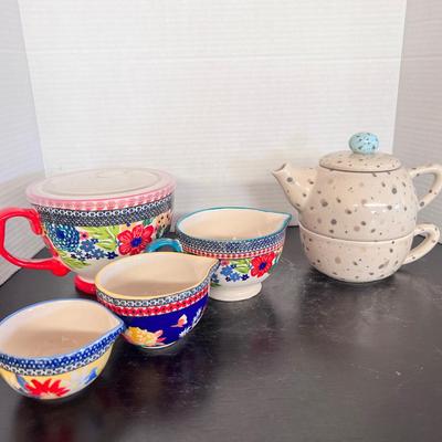 Hallmark Single Teapot/cup, Pioneer Woman Bowl & Nesting Measure Cups 