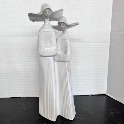 Lladro Nuns Pair White By Fulgencio Garcia Rosary Beads Spain