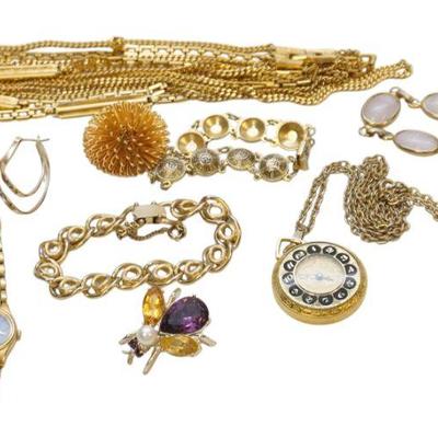 10 PIECES OF VINTAGE GOLD TONE JEWELRY