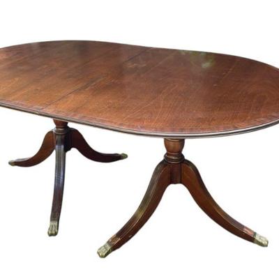 ANTIQUE OVAL BANDED MAHOGANY DINING TABLE