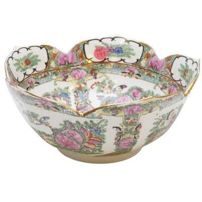 ROSE MEDALLION SCALLOPED PORCELAIN BOWL