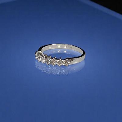 18K WHITE GOLD 7 DIAMOND BAND SZ 7.5