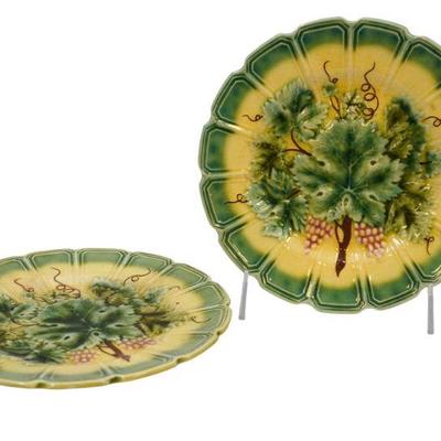 PAIR OF ANTIQUE SARREGUEMINES FRENCH MAJOLICA PLATES