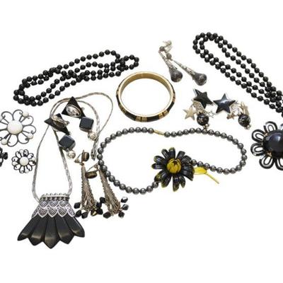 12 PC COSTUME INCL HEMATITE AND BLACK AGATE