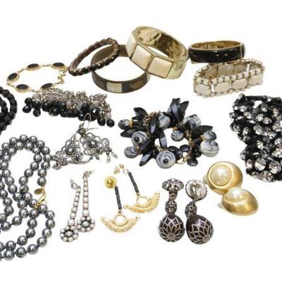 15 PC VINTAGE BLACK & WHITE COSTUME JEWELRY