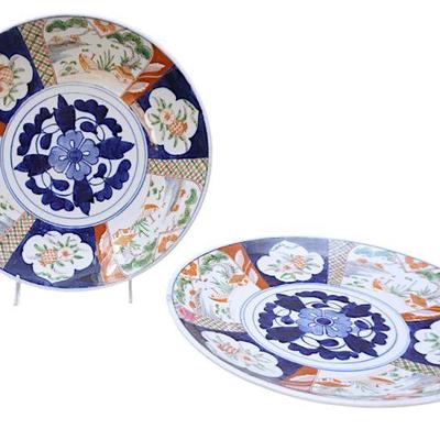 PAIR OF JAPANESE IMARI PLATES