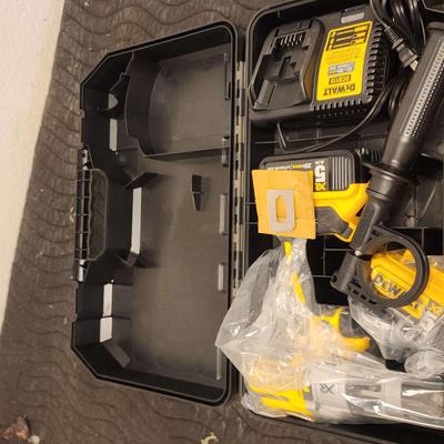 DeWalt Power Drill And Battery Charger In Case