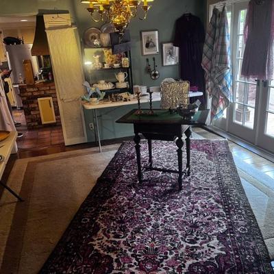 Wool print rug
Game Table