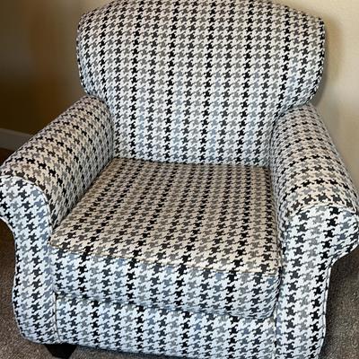 Houndstooth Pattern Accent Chair