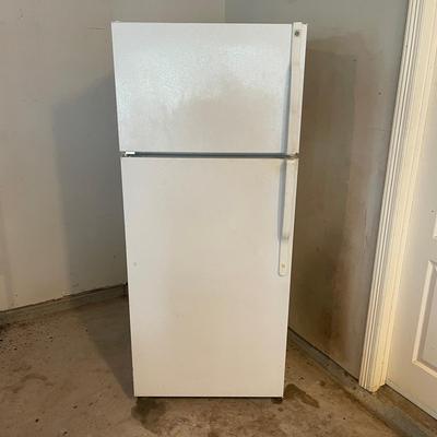 GE Refrigerator Model GTS18FBSARWW 