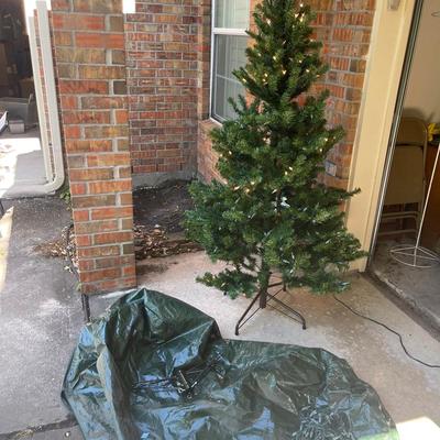 6 Foot Artificial Christmas Tree with Lights And Stand 