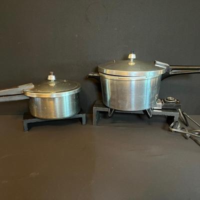Pair of Pressure Cookers