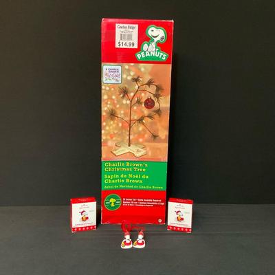 24” Charlie Brown Christmas Tree And Snoopy Ornaments