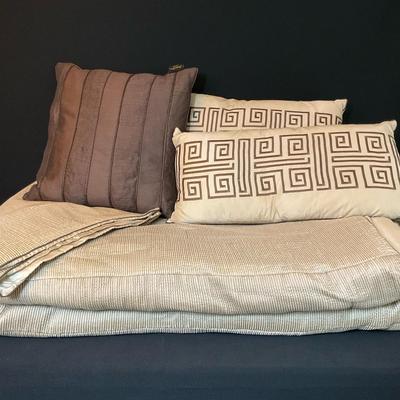 Michael Amini Design - Reversible King Bedding
