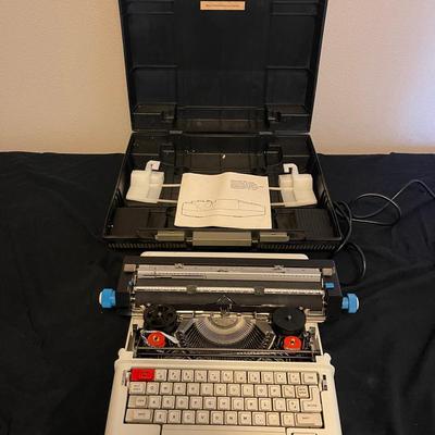 Electric Typewriter Olivetti lettera 36 C, Made In German Democratic Republic 