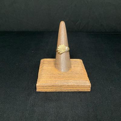 14K Gold Shell Ring (size 6.75)