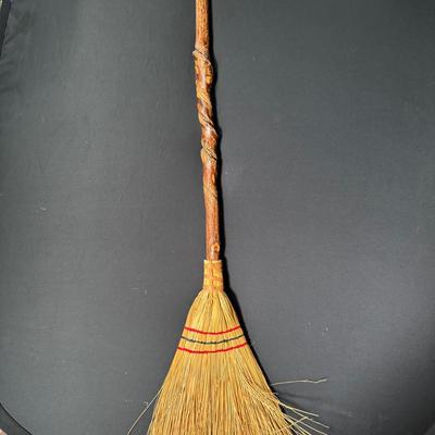Natural Twist Broomstick