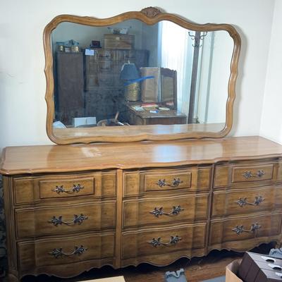 Thomasville Dresser And Mirror