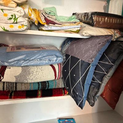 Throws/Pillows