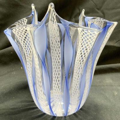 37: MURANO GLS ITALY LATTICINO Handkerchief Vase
