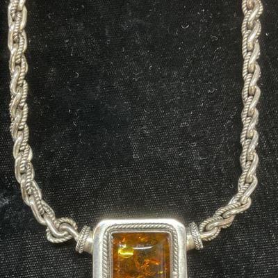 41: Lori Bonn Sterling Silver Amber Pendant Necklace
