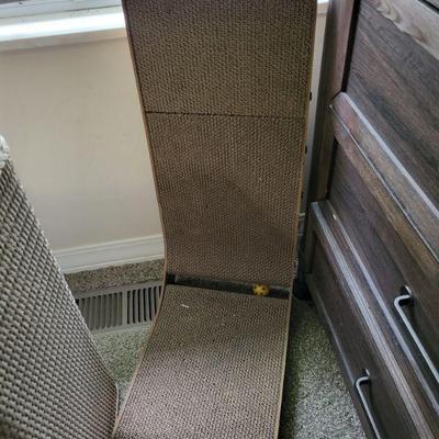 Cat scratcher