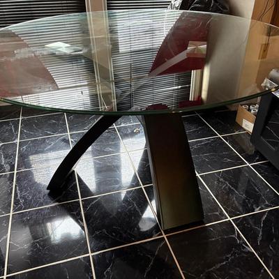 Modern Style Glass Top Round Kitchen Table