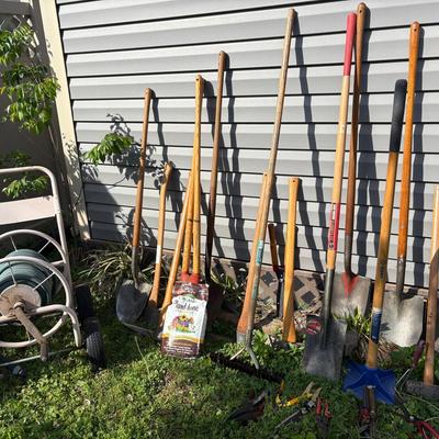 Yard/Garden Tool Lot