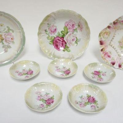 1044	BERRY SET 11 IN BOWL W/5-5 1/2 IN BOWLS & 2 GERMAN BOWLS, ALL W/IMAGES OF ROSES
