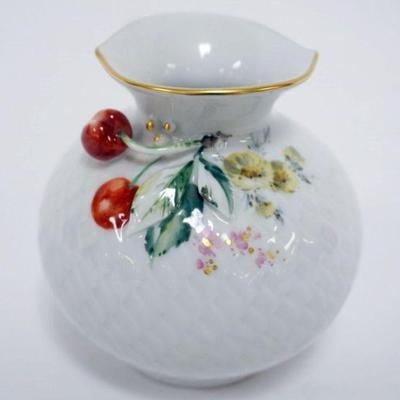 1064	MEISSEN QUILTED SMALL FLAIRED NECK VASE, W/APPLIED CHERRY, APPROXIMATELY 3 1/2 IN HIGH
