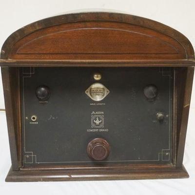 1253	ANTIQUE BATTERY RADIO CA 1920'S, ALADDIN *CONCERT GRAND*, APPROXIMATELY 19 IN X 13 IN X 17 IN 
