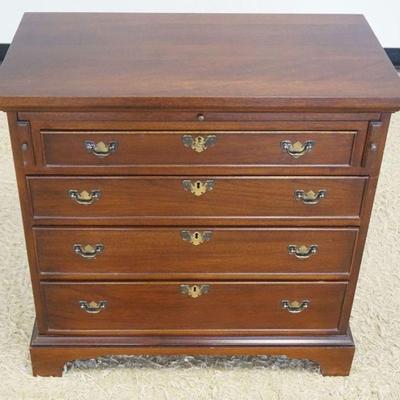 1221	MAHOGANY SMALL GRADUATED 4 DRAWER CHEST ON BRACKET FEET WITH PULL OUT SURFACE, APPROXIMATELY 32 IN X 18 IN X 32 IN H
