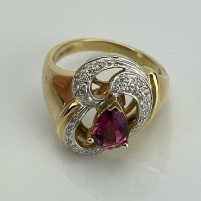 A 14k Yellow Gold Modernist Pear-Cut Cabaret Garnet Ring