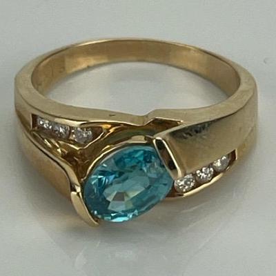 14k Yellow Gold 1 Carat Oval-Cut Topaz Ring