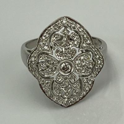 A 14k White Gold Art Deco Filigree Natural Diamond Ring