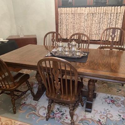 Ethan Allen Dining Table with 6 chairs