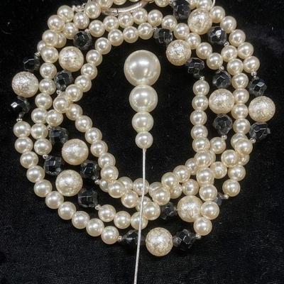 Lot 2 Faux Pearl Necklace & Stick Pin
