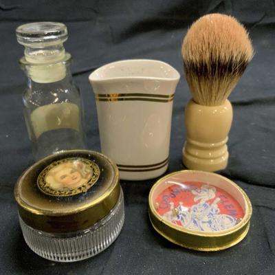 Lot 5 Assorted Tabletop Accessories
