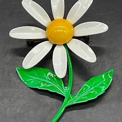 Vintage Enameled Metal Daisy Brooch
