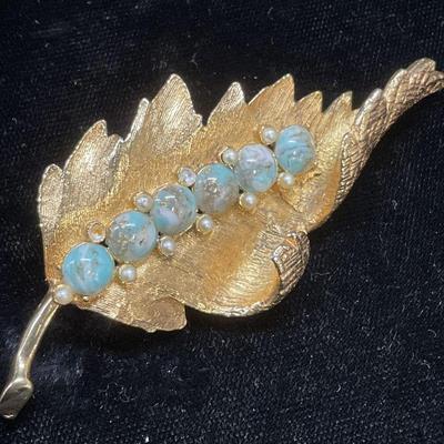 Vtg Gold Tone Faux Stone & Pearl Leaf Brooch
