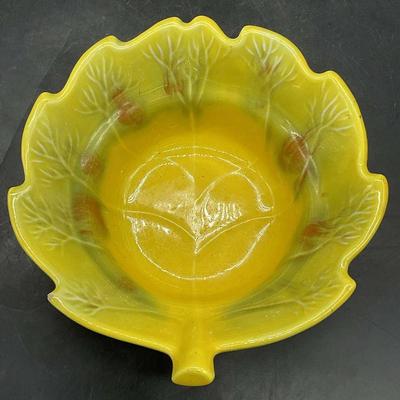 CALIFORNIA POTTERY USA Yellow Glazed Leaf Bowl
