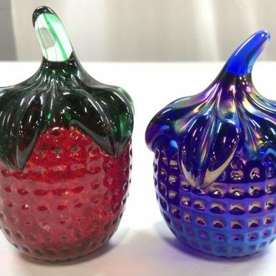 GIBSON Art Glass Iridescent Glass Strawberries
